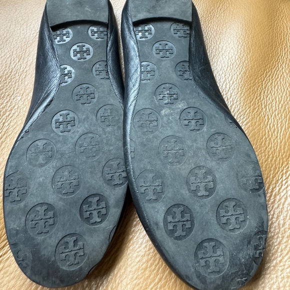 Tory Burch black leather flats - Picture 3 of 3